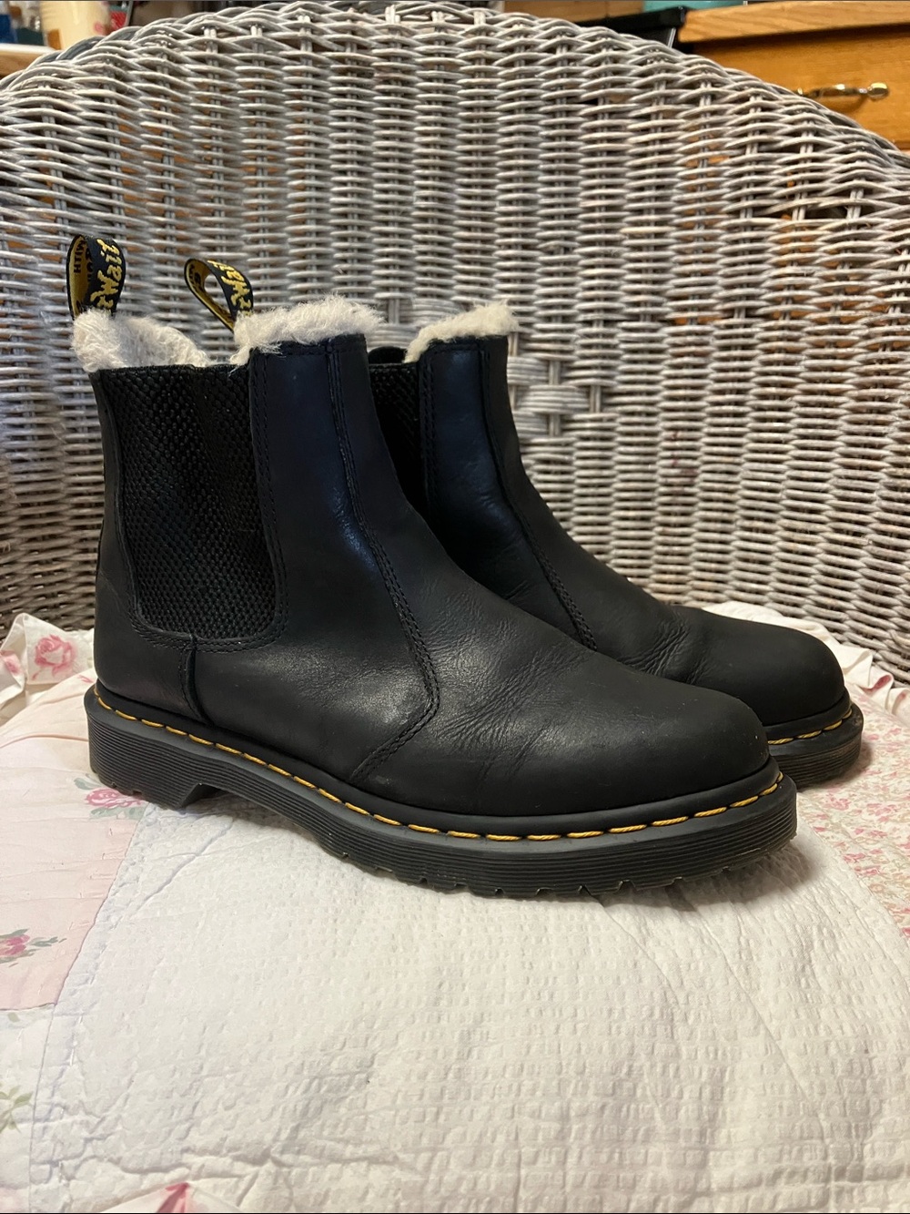Dr. Martens 2976 Women’s Faux Fur Lined Chelsea Boots 41